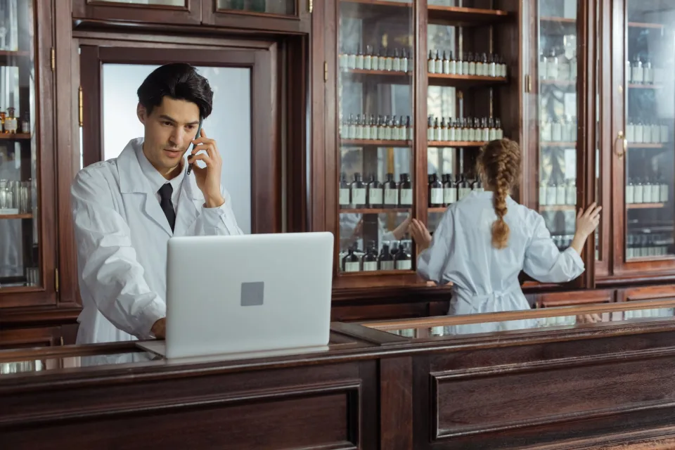 Kiểm tra thuốc trước khi bán